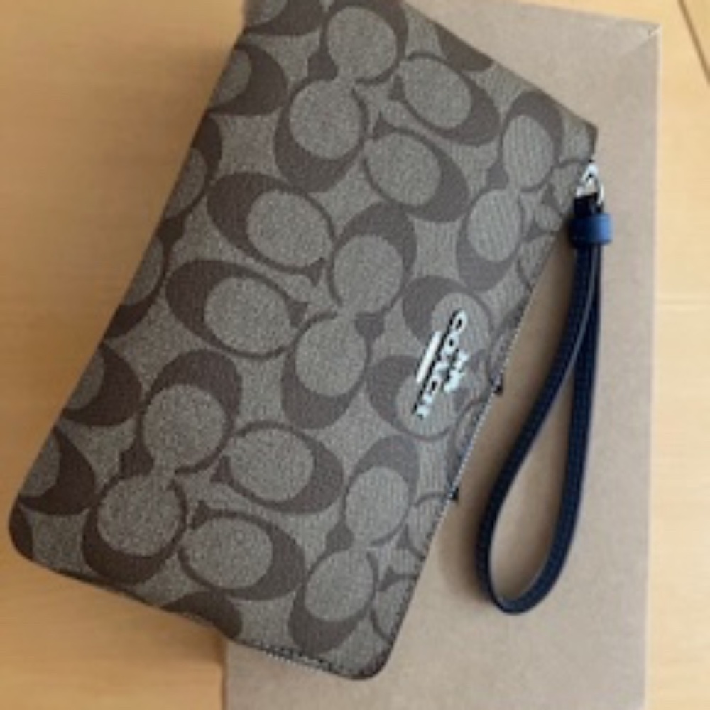 New COACH wristlet